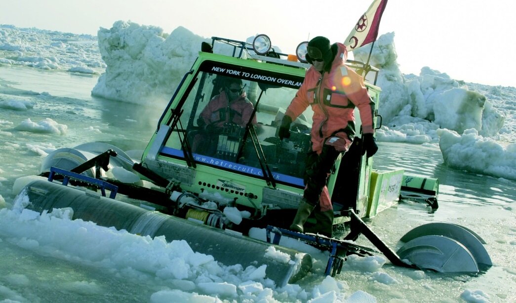   Snowbird 6 (Великобритания). Модифицируемый шнекоход-трансформер, построенный в 2001 году специально для экспедиции Ice Challenger. На нём британцы преодолели Берингов пролив, проехав из Нома (Аляска) до Провидения (Чукотка).