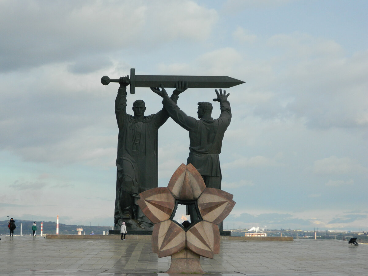 Монумент "Тыл и фронт". Фото автора