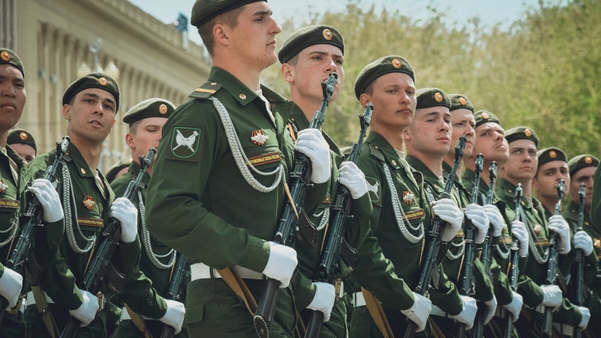     Студента очно-заочного отделения Рыбно-Слободского техникума Расуля Замалиева призвали в рамках частичной мобилизации. Его жена Зиля Галиуллина рассказала Telegram-каналу «Гроза» о том, что в прокуратуре и военкомате на жалобы не отвечали.