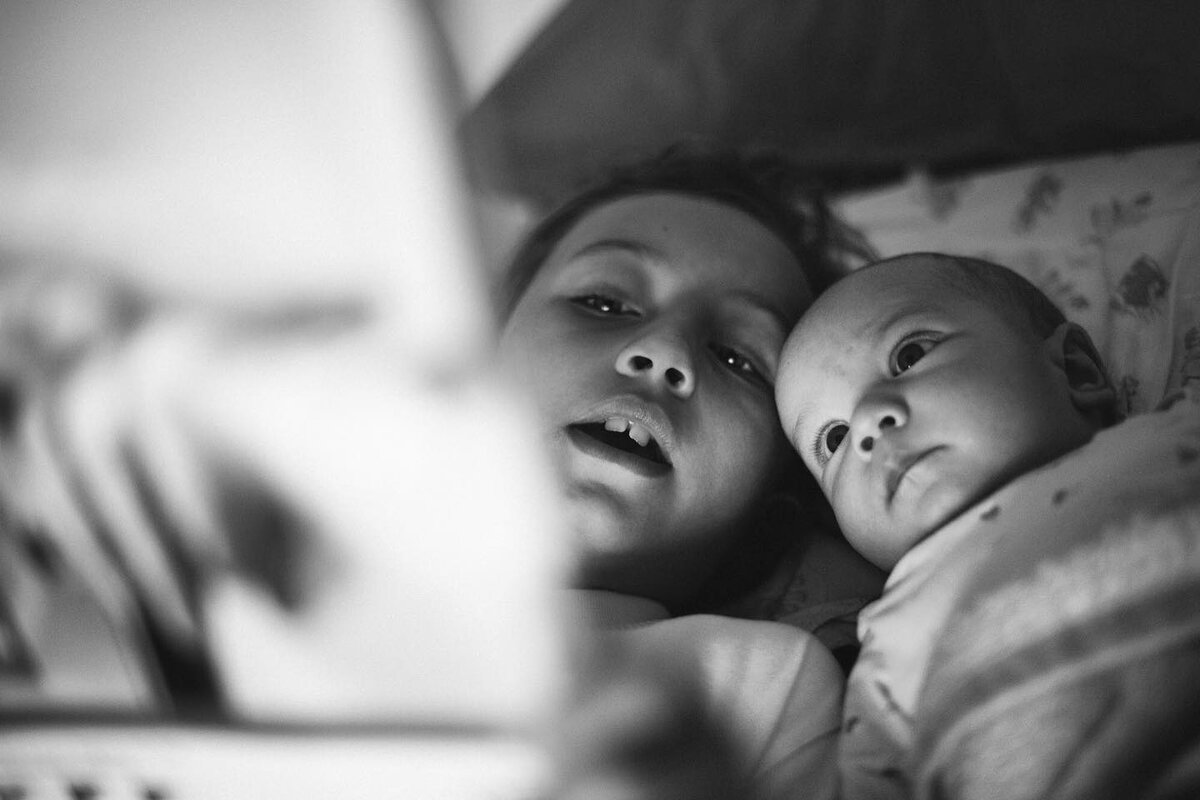Родители хмуро глядели на будущего родственника
