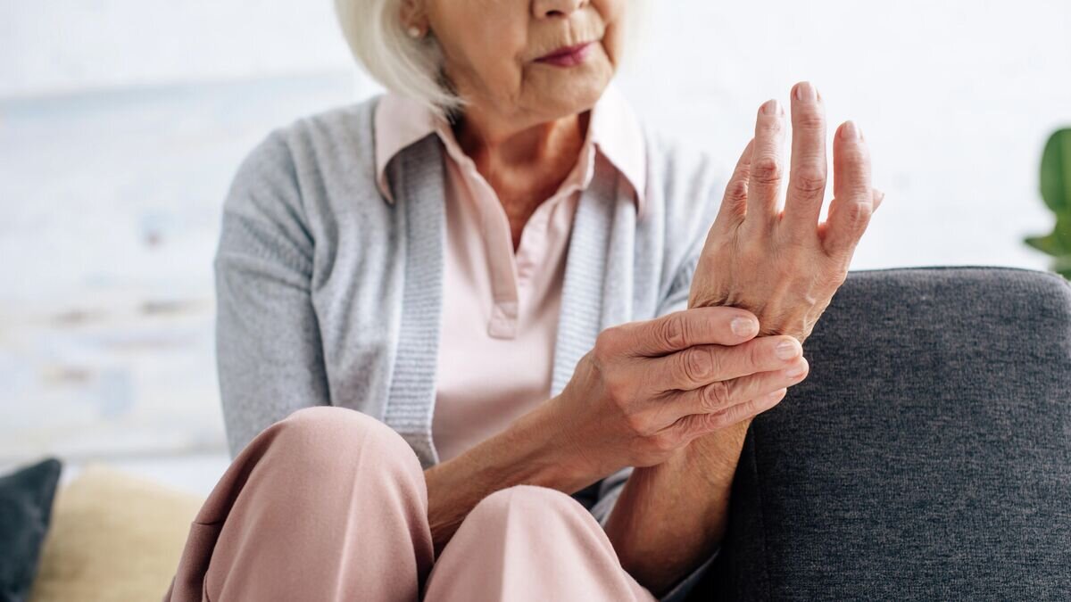    Страдающая от артрита женщина © Depositphotos.com / VitalikRadko