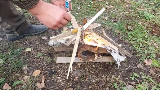 В земле при помощи металлоискателя нашел советский электродвигатель. Решил разобрать, обжечь и извлечь медь. Показываю результат на весах