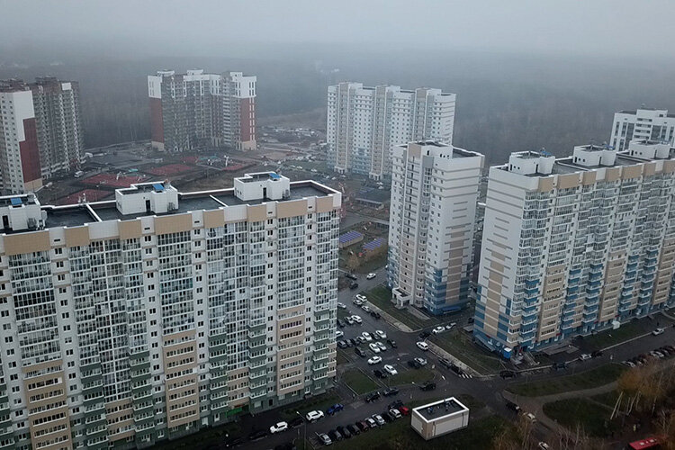  Из-за неопределенного статуса М-14 первые построенные дома даже не могли получить положительное заключение экспертизы для ввода в эксплуатацию — минобороны РФ наложило на территорию гриф запретности. Фото: Евгений Жура