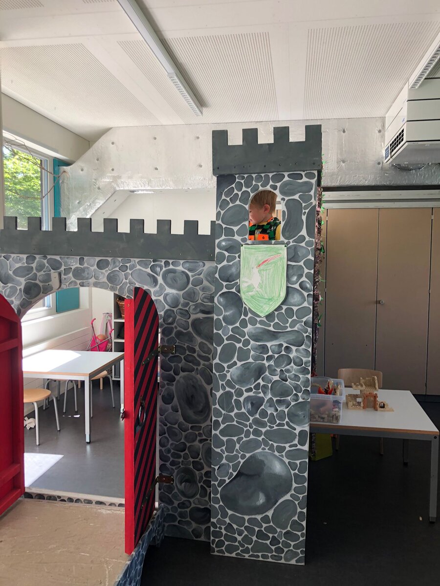 Замок в садике