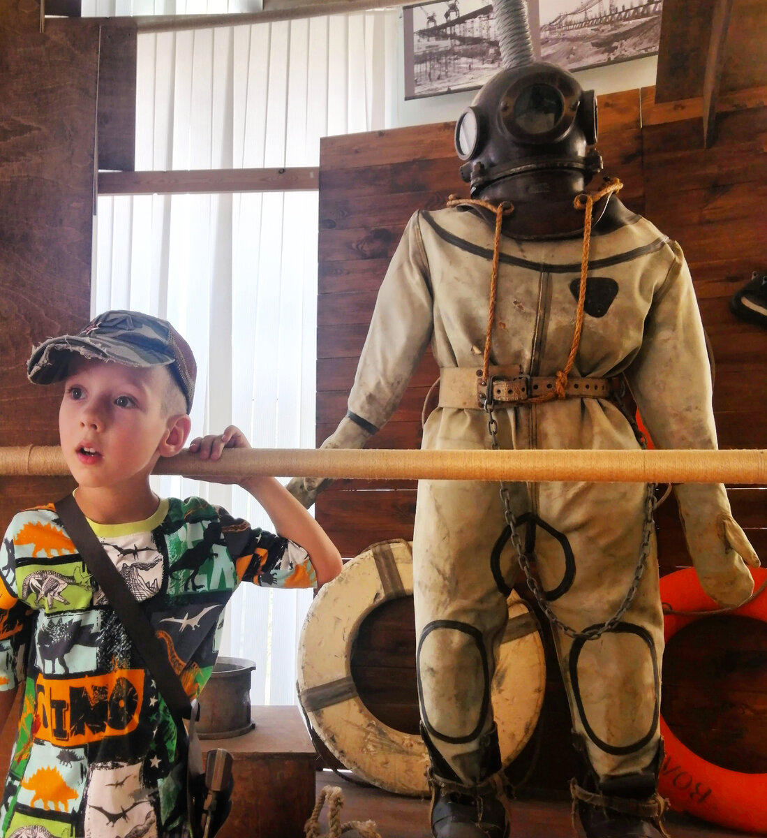 Сегодня расскажу больше о любви с тканью для детей. Любимая футболка сына с динозаврами. 