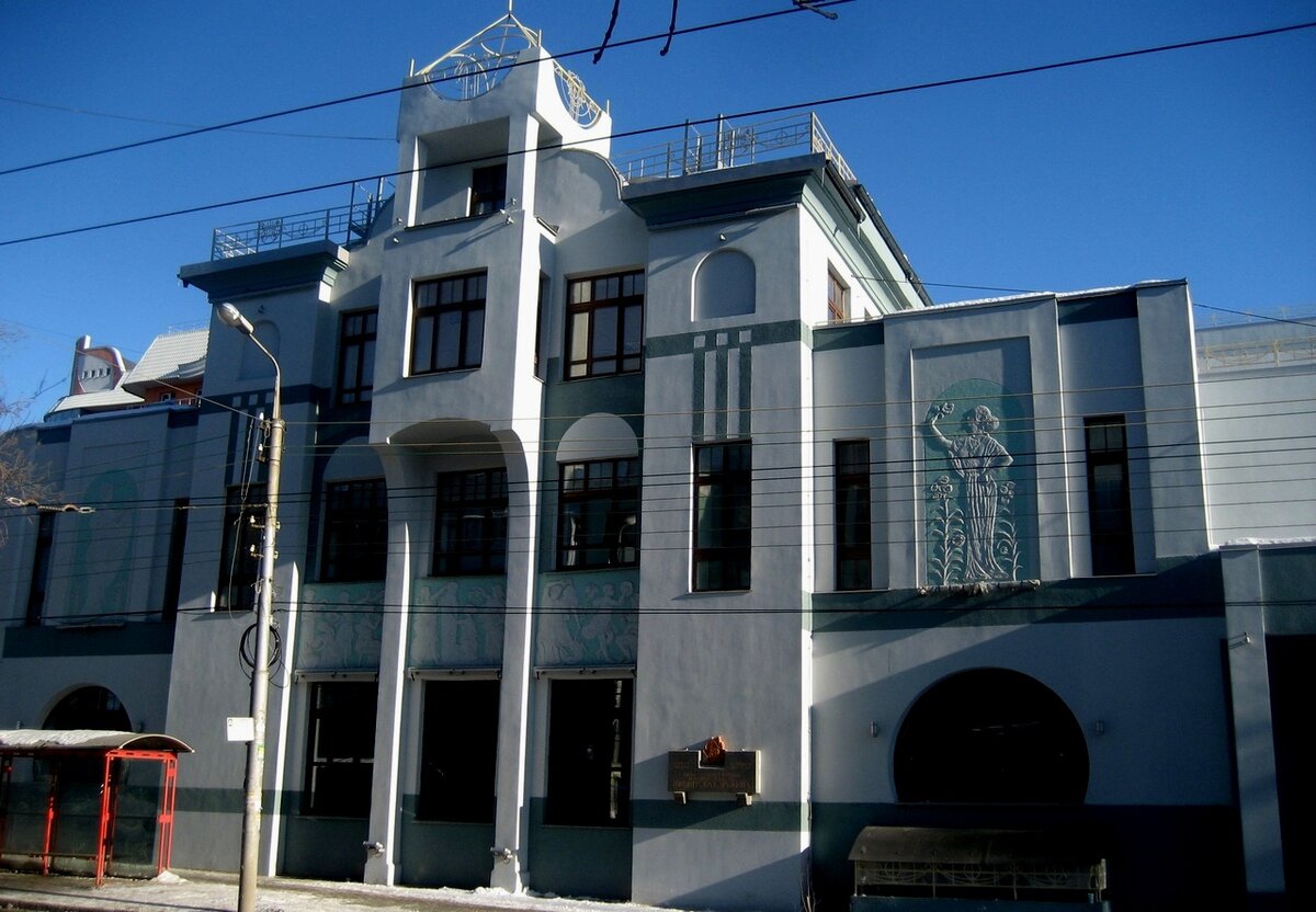 Здание бывшего кафешантана знатоки относят  к самым ярким образцам рационального модерна