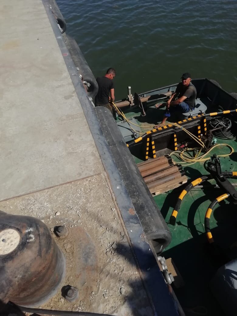 unscrew on a longboat floating in the river