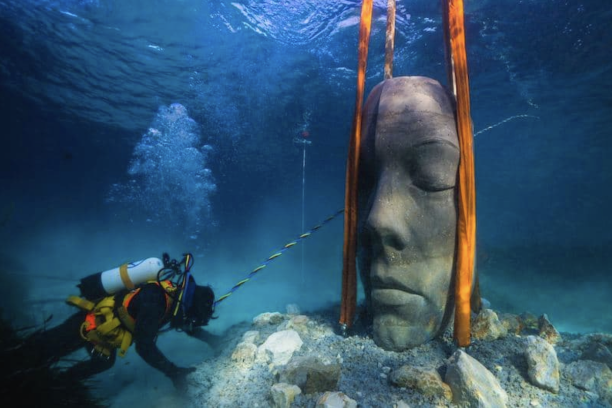 открывать подводной. батискаф кэмерона deepsea challenger. подводный стул в бассейн. открывать подводной. подводный музей джейсона де кайрес тейлора.