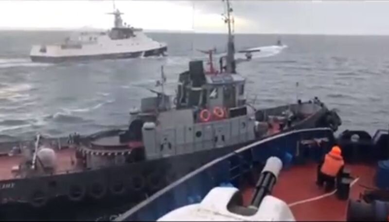 Рейдовый буксир "Красноперекопск" во время украинской агрессии в Керченском проливе. 