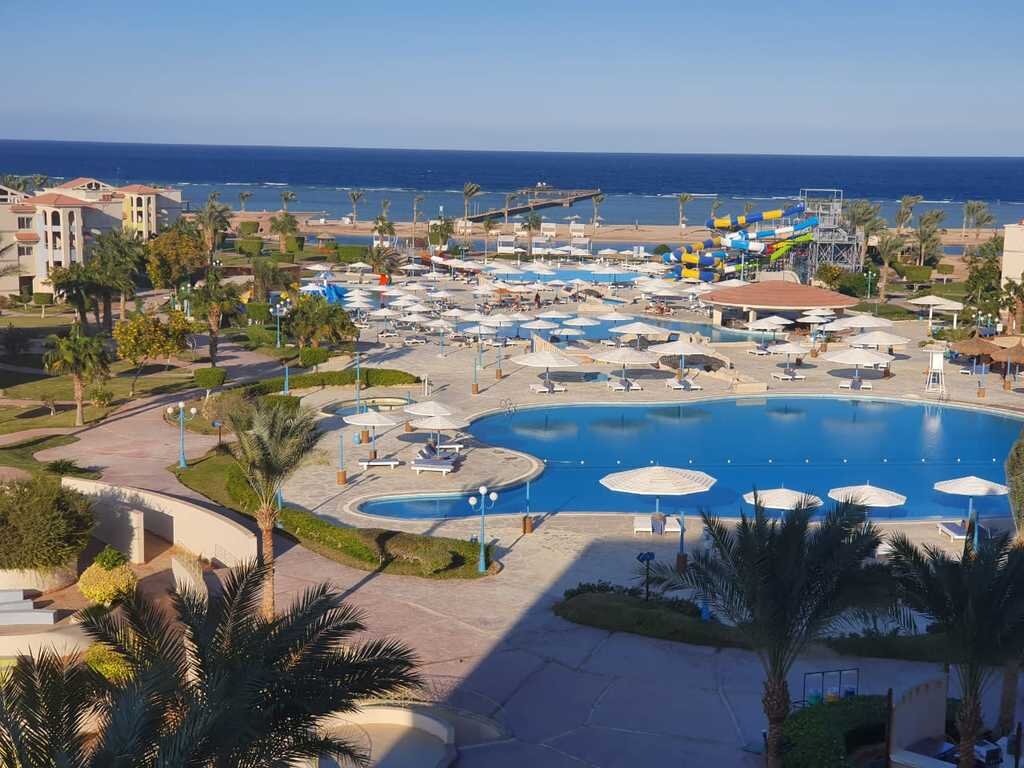 Территория отеля Royal Pharaohs Makadi Bay