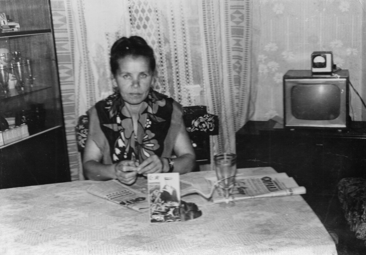 Женщина в квартире, СССР.