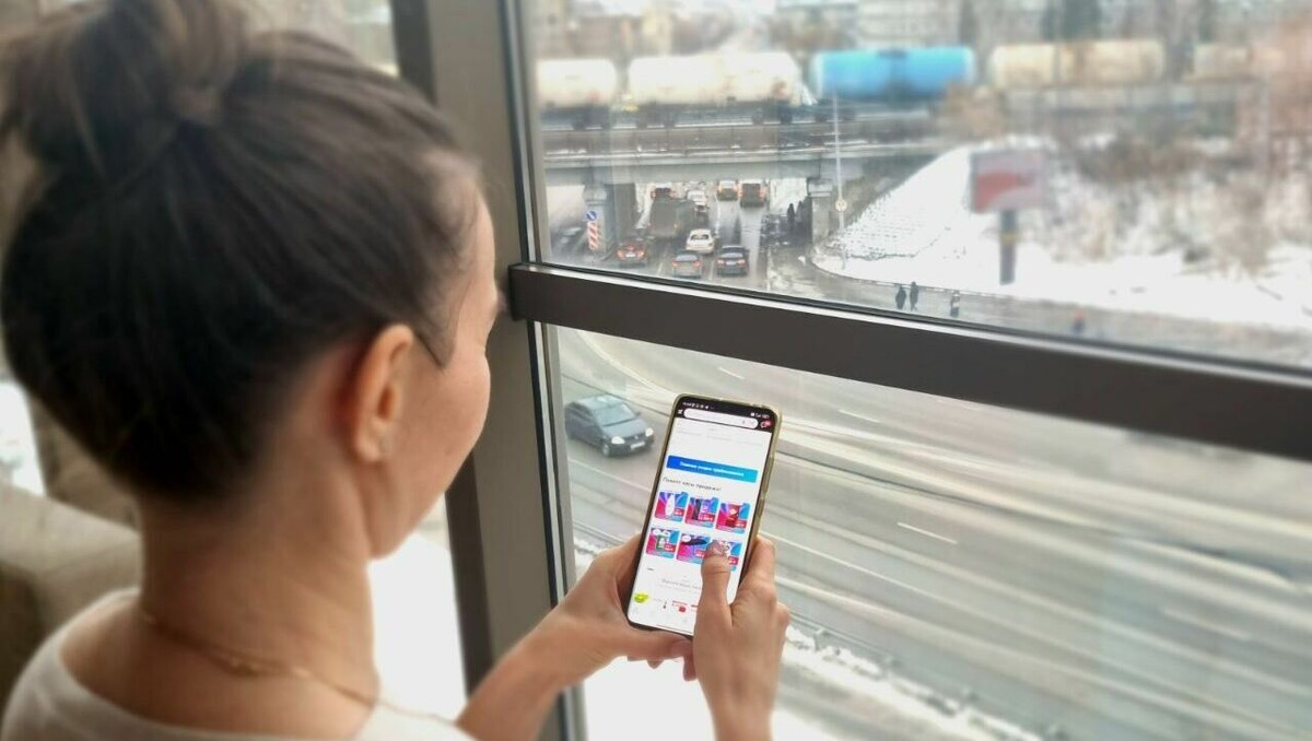     Мужчины стали больше интересоваться распродажами: их доля среди участников «Черной пятницы» за год выросла с 30 до 40%. В целом интерес россиян к традиционным распродажам увеличился, мобильный интернет-трафик в крупнейших маркетплейсах и онлайн-магазинах в период акции был в 3,3 раза выше по сравнен