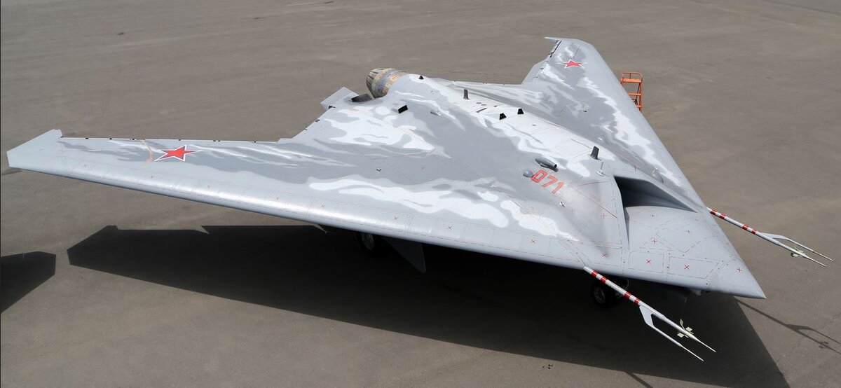 Тяжелый ударный беспилотник с-70 "охотник"