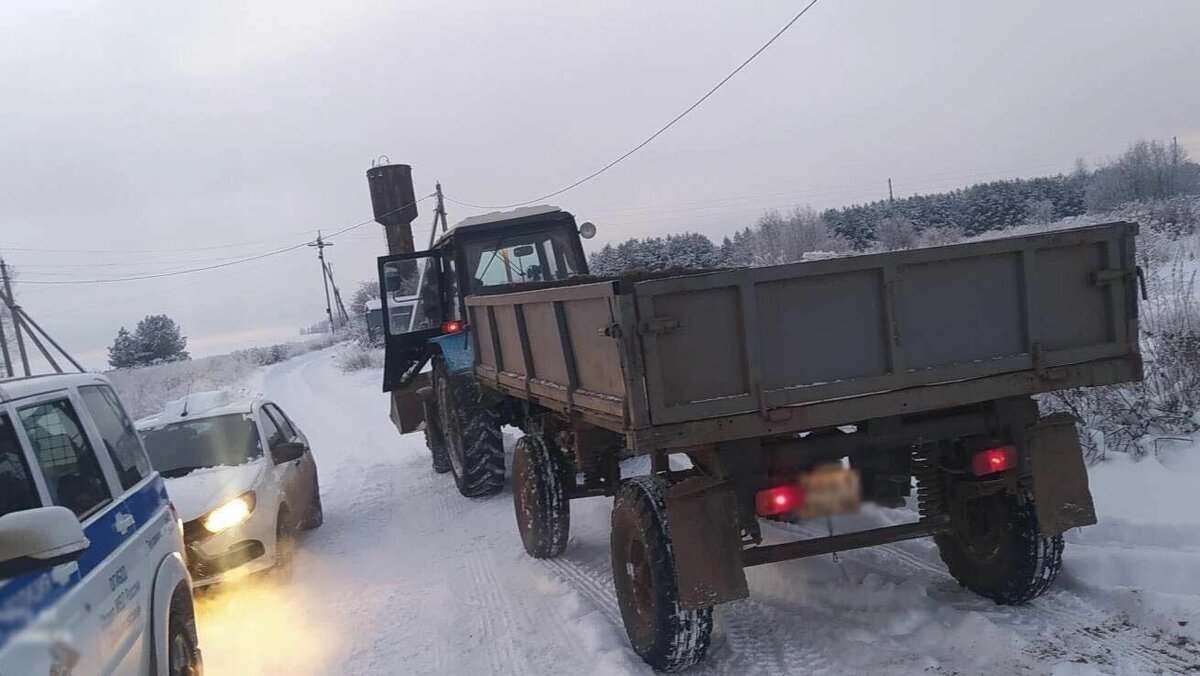 Двух десятилетних девочек сбил прицеп трактора в Завьяловском районе  Удмуртии | udm-info.ru | Дзен