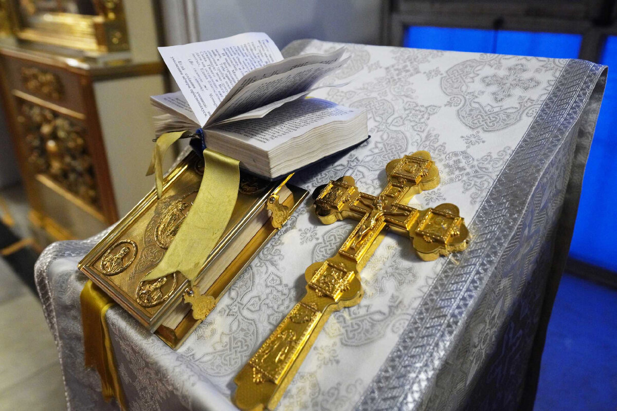Христианская вера - это служение Богу, угождение Ему и уверенность в силе Отца Небесного. Фото Сергея Власова. Источник: https://foto.patriarchia.ru/news/patriarshee-sluzhenie-v-prazdnik-kreshcheniya-gospodnya-v-bogoyavlenskom-kafedralnom-sobore-g-moskvy-2023-01-19/ 