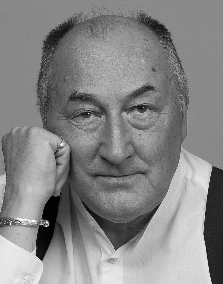 Бори́с Влади́мирович Клю́ев (13 июля 1944, Москва — 1 сентября 2020, там же) — советский и российский актёр театра и кино, театральный педагог, профессор. Народный артист Российской Федерации (2002). Один из ведущих актёров Государственного академического Малого театра (1969—2020). Художественный руководитель двух курсов ВТУ (института) им. М. С. Щепкина, заведующий кафедрой актёрского мастерства. Член Правления Гильдии актёров кино России.