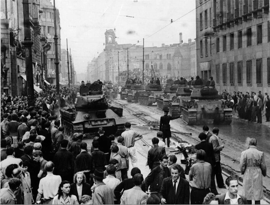 Восстание 17 июня 1953 года в ГДР — экономические выступления рабочих в июне 1953 года в Восточном Берлине, переросшие в политическую забастовку против правительства ГДР по всей стране.
