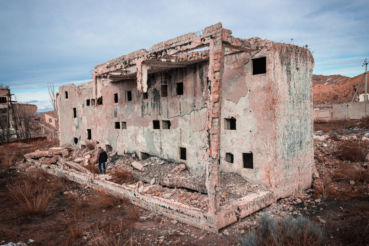 Руины перерабатывающего комбината. Фото Данилы Васильева.