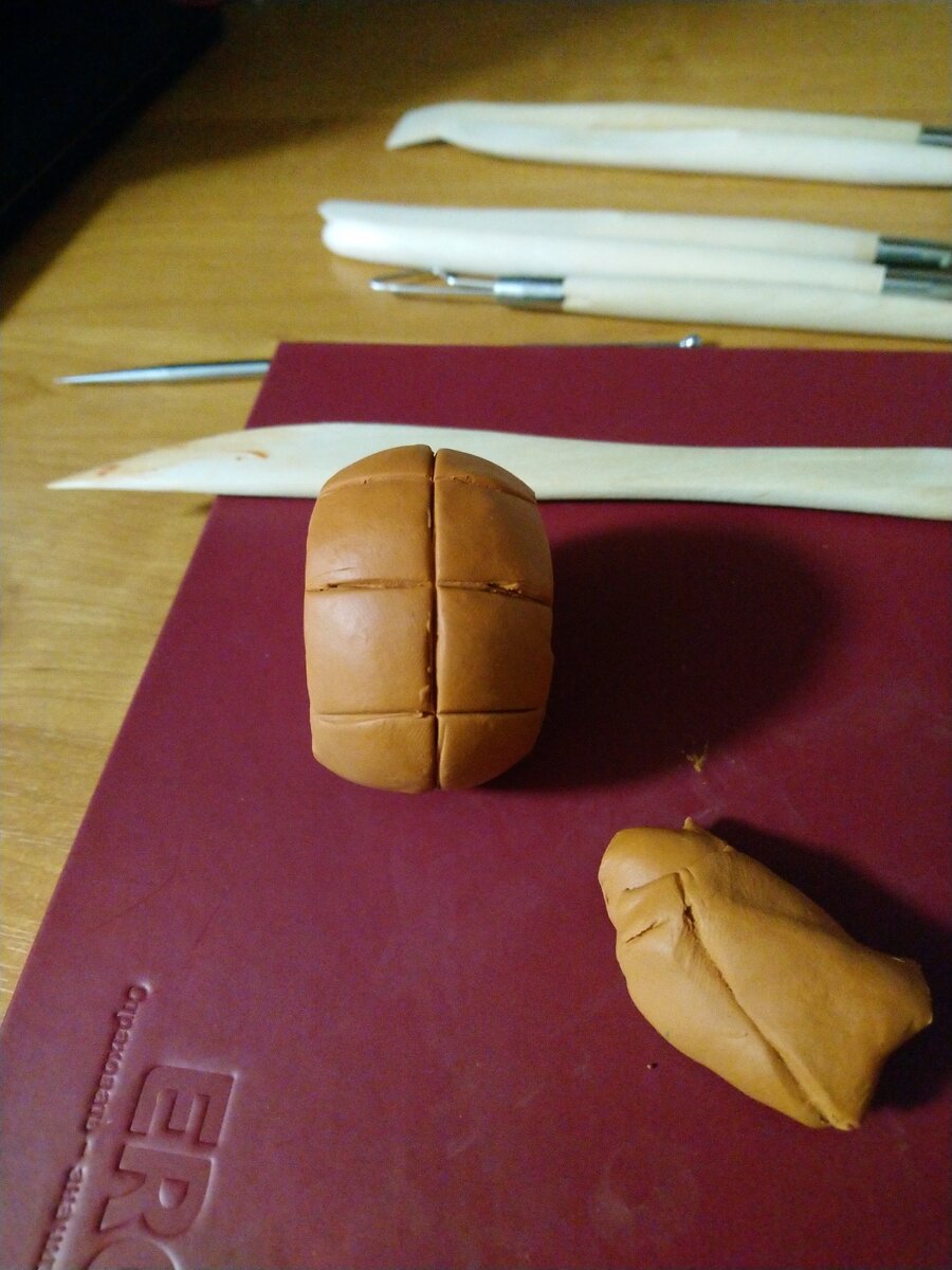 Так как наша голова не круглая, я отсек ненужные части будущей головы для создания овала лица. 