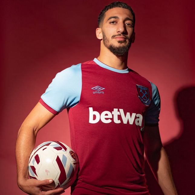 Источник: https://football24.ru/allnews/transfers/74278-oficialno-vest-hjem-podpisal-forvarda-brentforda.html