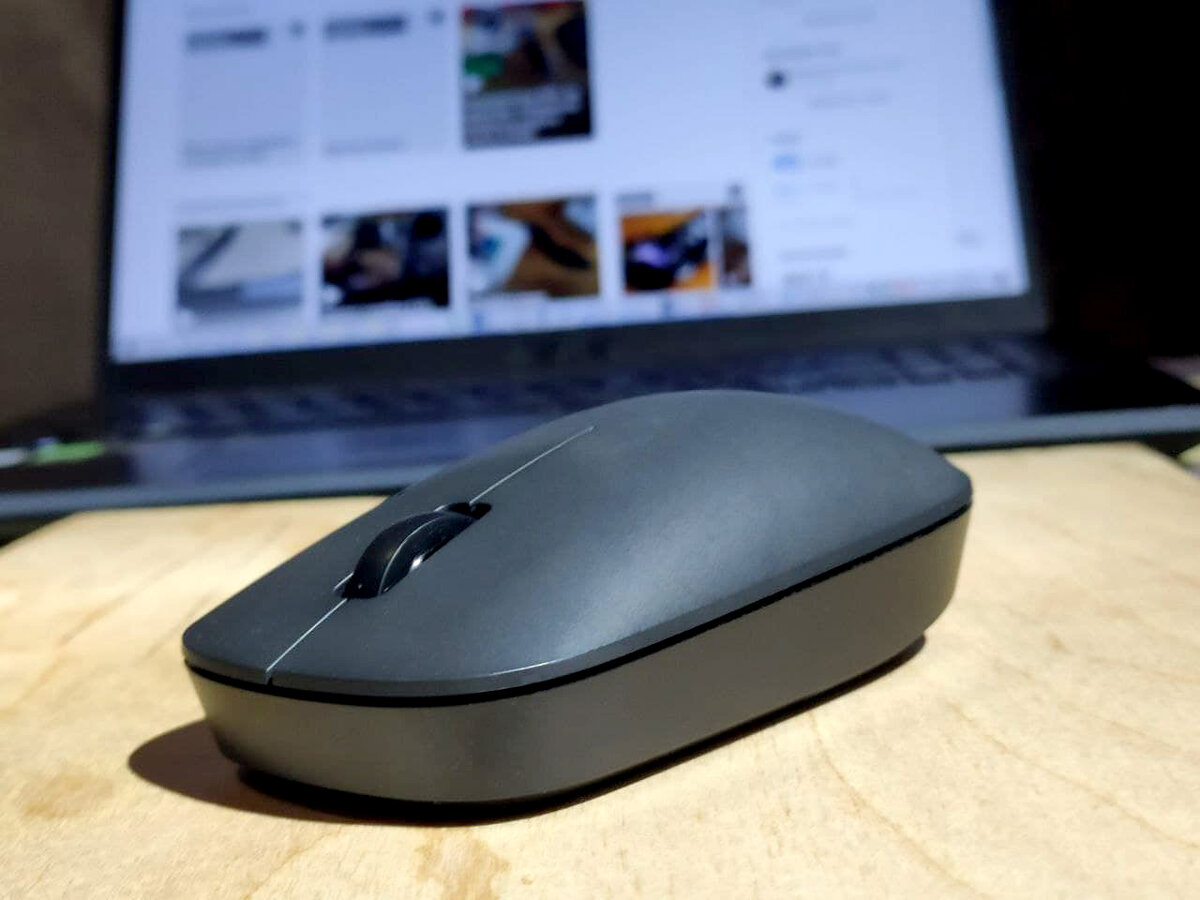 Ноутбук и мышка