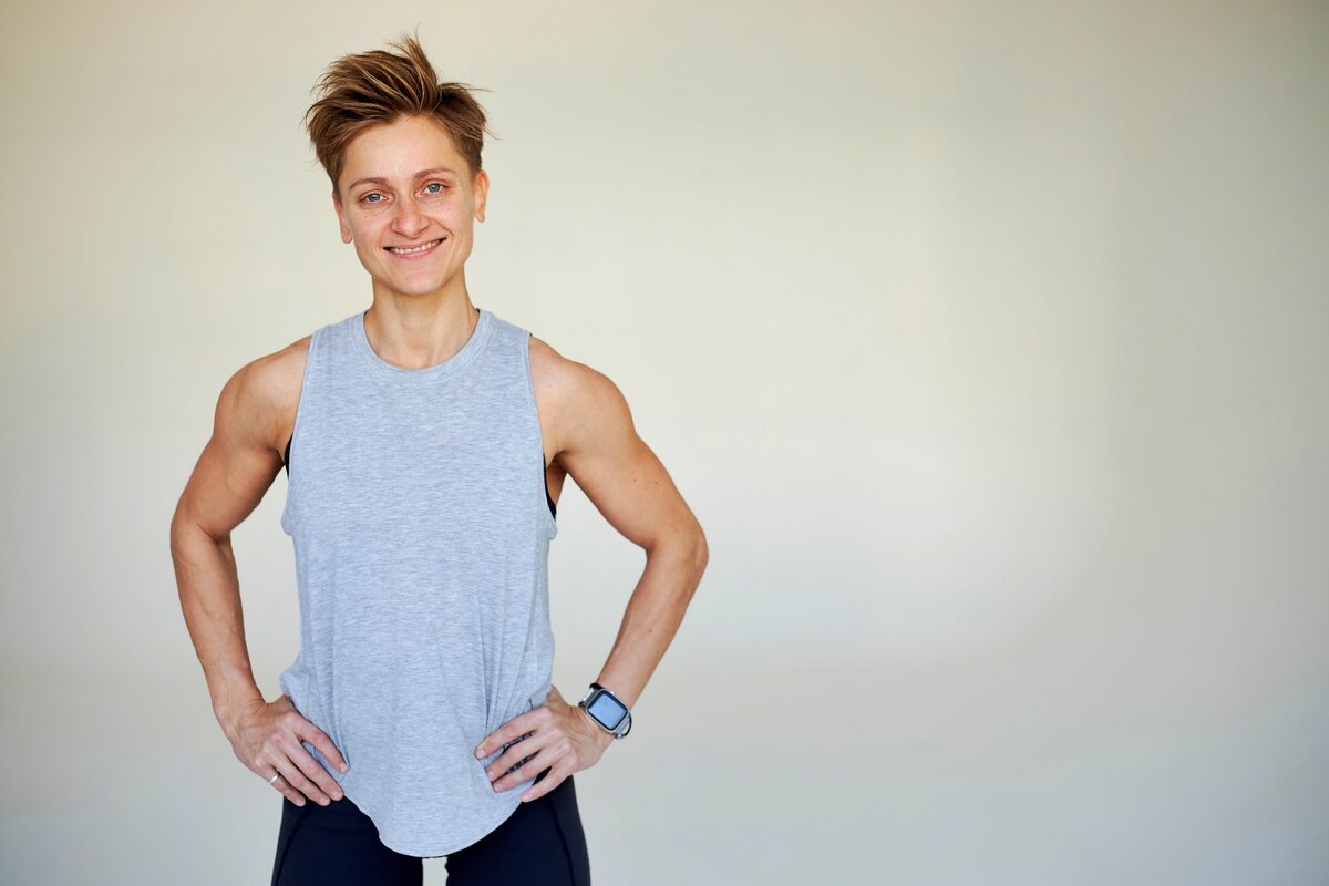 Привет! :) Меня зовут Настя, я помогаю людям приводить тело в красивую форму (худеть, строить мышцы). 