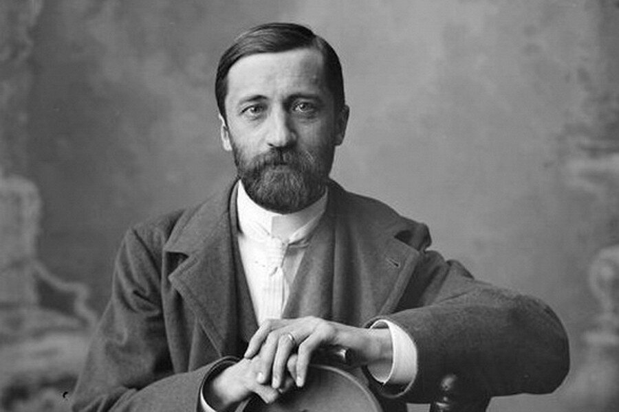 Дмитрий Сергеевич Мережко́вский (2 [14] августа 1865, Санкт-Петербург — 9 декабря 1941, Париж) — русский писатель, поэт, литературный критик, переводчик, историк, религиозный философ, общественный деятель. Муж поэтессы Зинаиды Гиппиус. 
Представитель Серебряного века. Один из основателей русского символизма. Мережковский (начиная с 1914 года, когда его кандидатуру выдвинул академик Н. А. Котляревский) был 10 раз номинирован на Нобелевскую премию по литературе.
