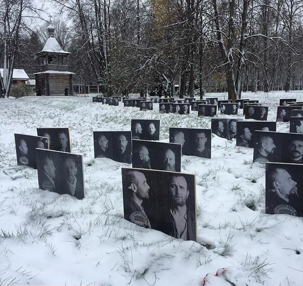 Полицейский застрелился в москве. Паникеров в войну расстреливали. Стрельба в мфц рязанский. Перестрелка на рочдельской улице. Расстрелянные мерседес 140.