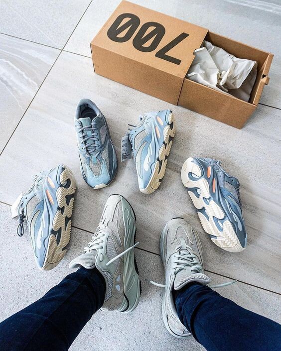 Adidas Yeezy Boost 700