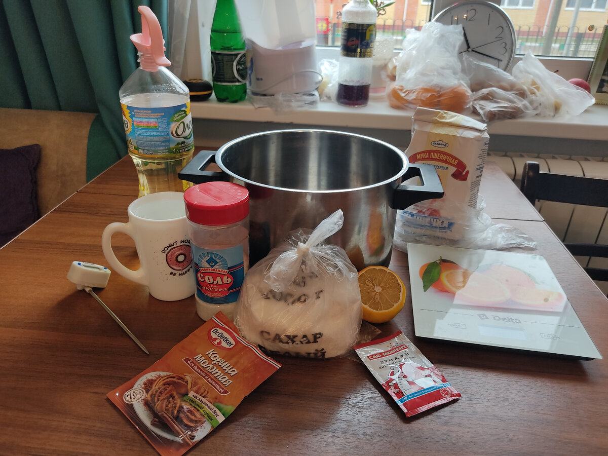 Ингредиенты на столе. Также понадобятся точные весы и термометр для воды