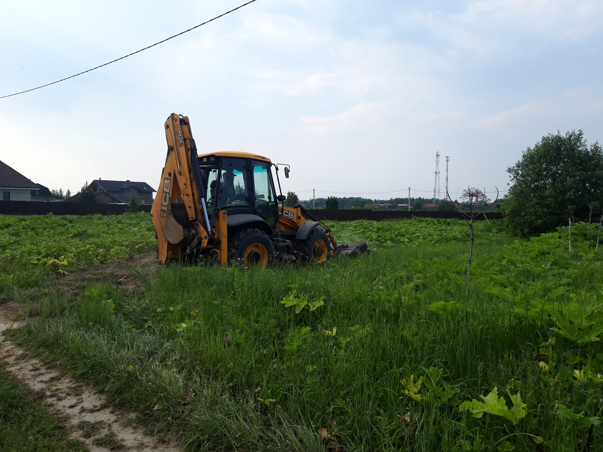 JCB готовим участок для стройки 