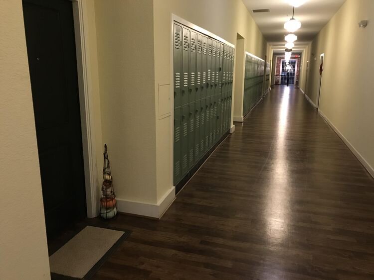 Источник: https://www.reddit.com/r/mildlyinteresting/comments/d85kbn/my_apartment_building_used_to_be_a_school
