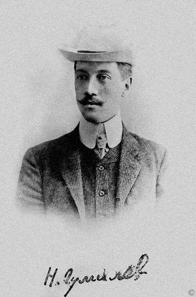 Николай Гумилев. Фотография М. А. Кана. Царское Село, 1909 год