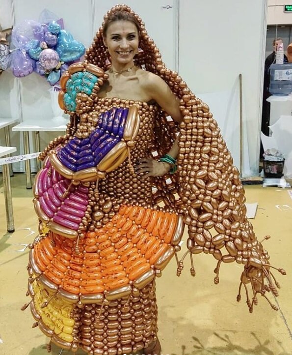 Платье из воздушных шаров 