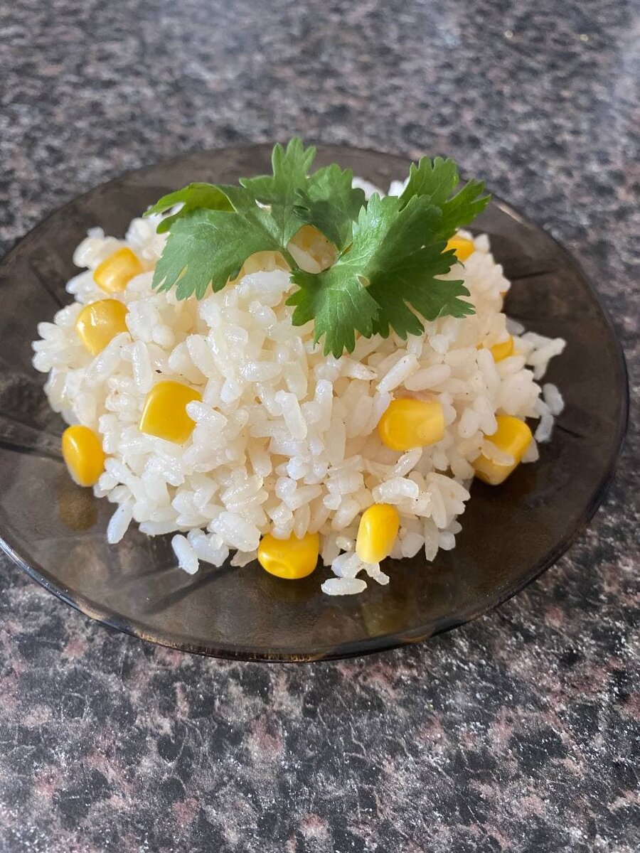 Рис с кукурузой и морковью (на сковороде)