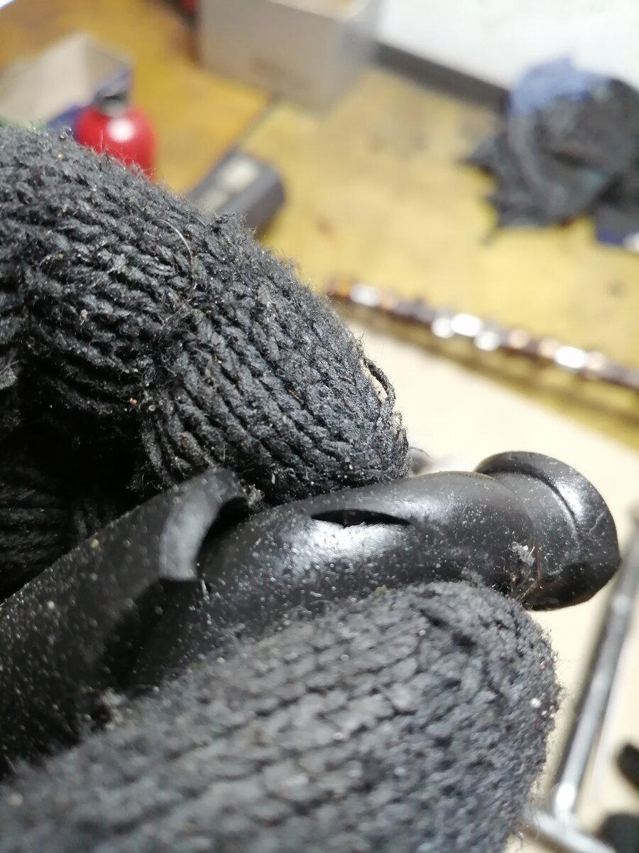 Лопнувший патрубок охлаждения.