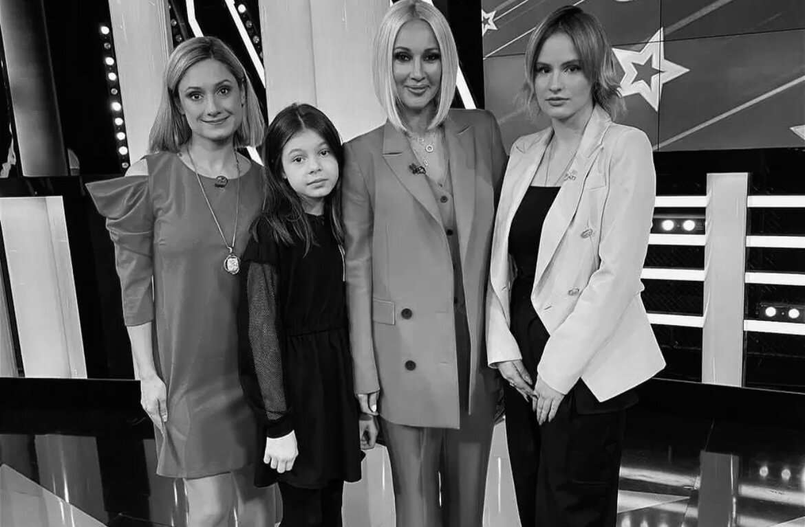 Карина, её дочери и Лера Кудрявцева