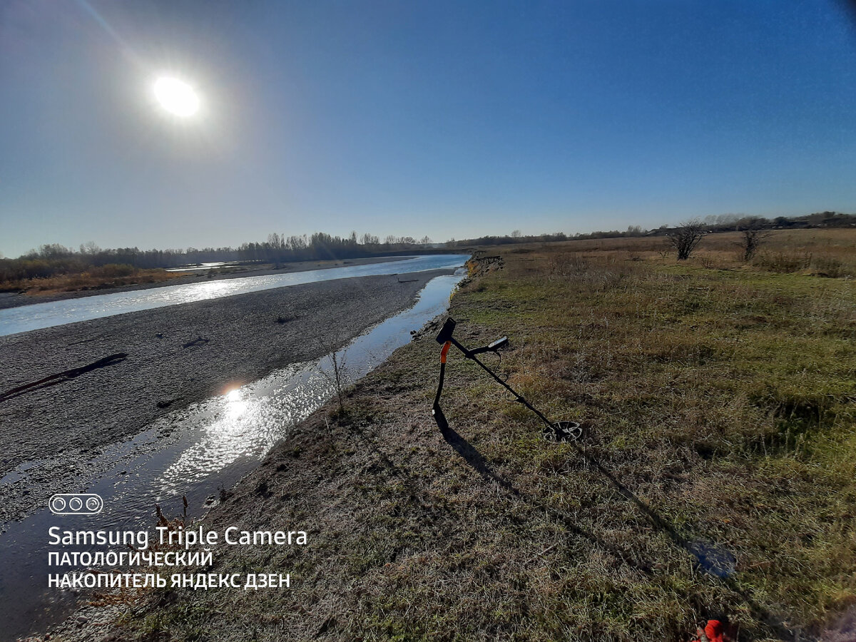 фискарь и симплекс на берегу.