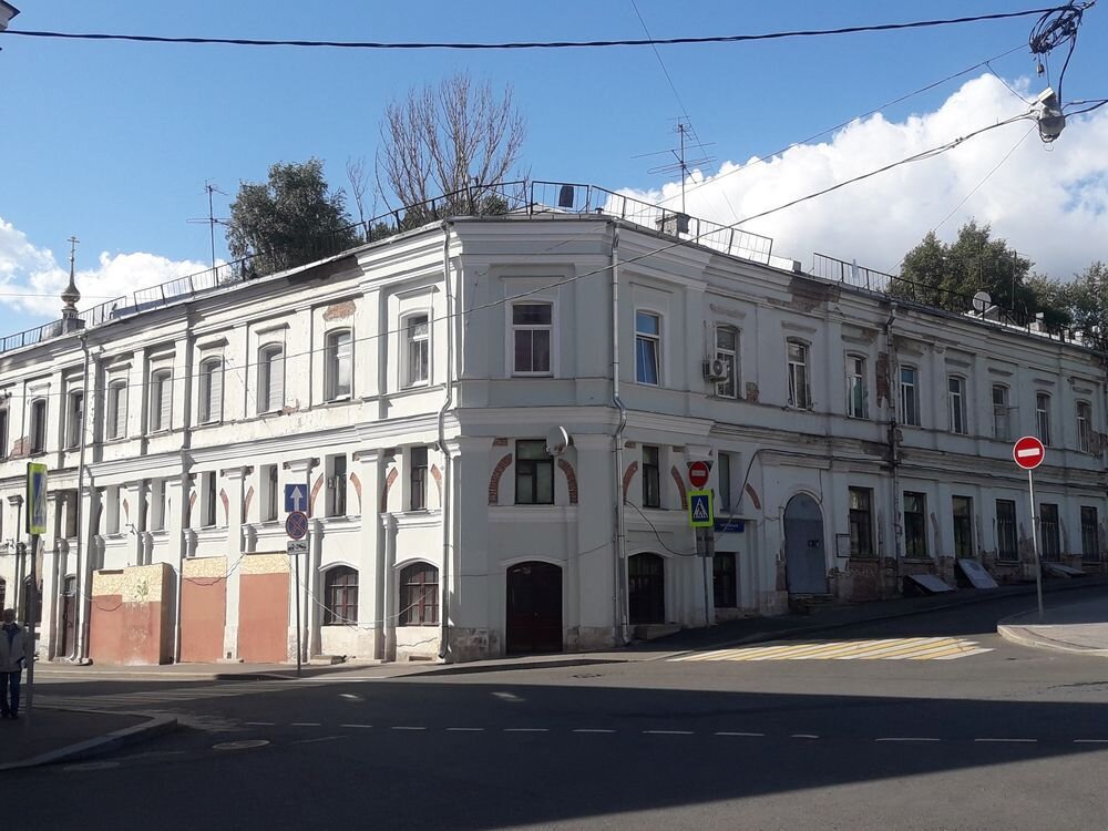 Дом Ярошенко (Подколокольный пер. №11), угол переулка и Хитровской площади. Фотография автора