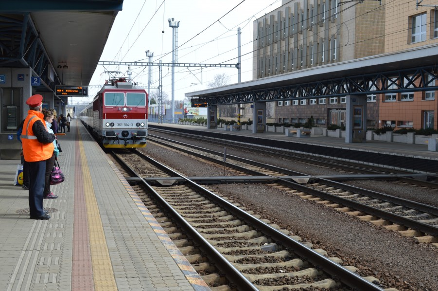 Двухсистемный электровоз 361 серии прибывает на ст. Попрад, источник фото https://ru-railway.livejournal.com/2318112.html