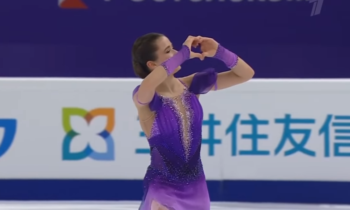 Камила Валиева закончила короткую программу на Гран-при России с мировым рекордом. Источник фото: YouTube канал Первого канала.
