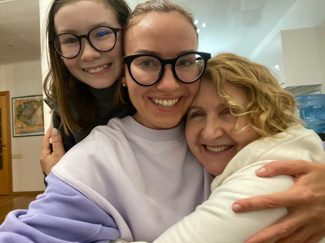 Юлия с мамой и докой