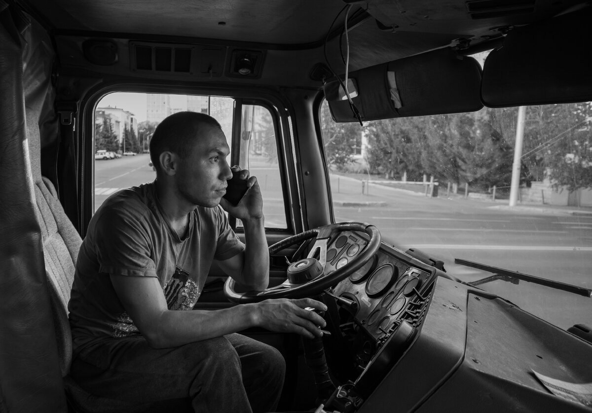 Модель Радмир в своем тягаче International-9800, Уфа, август 2021