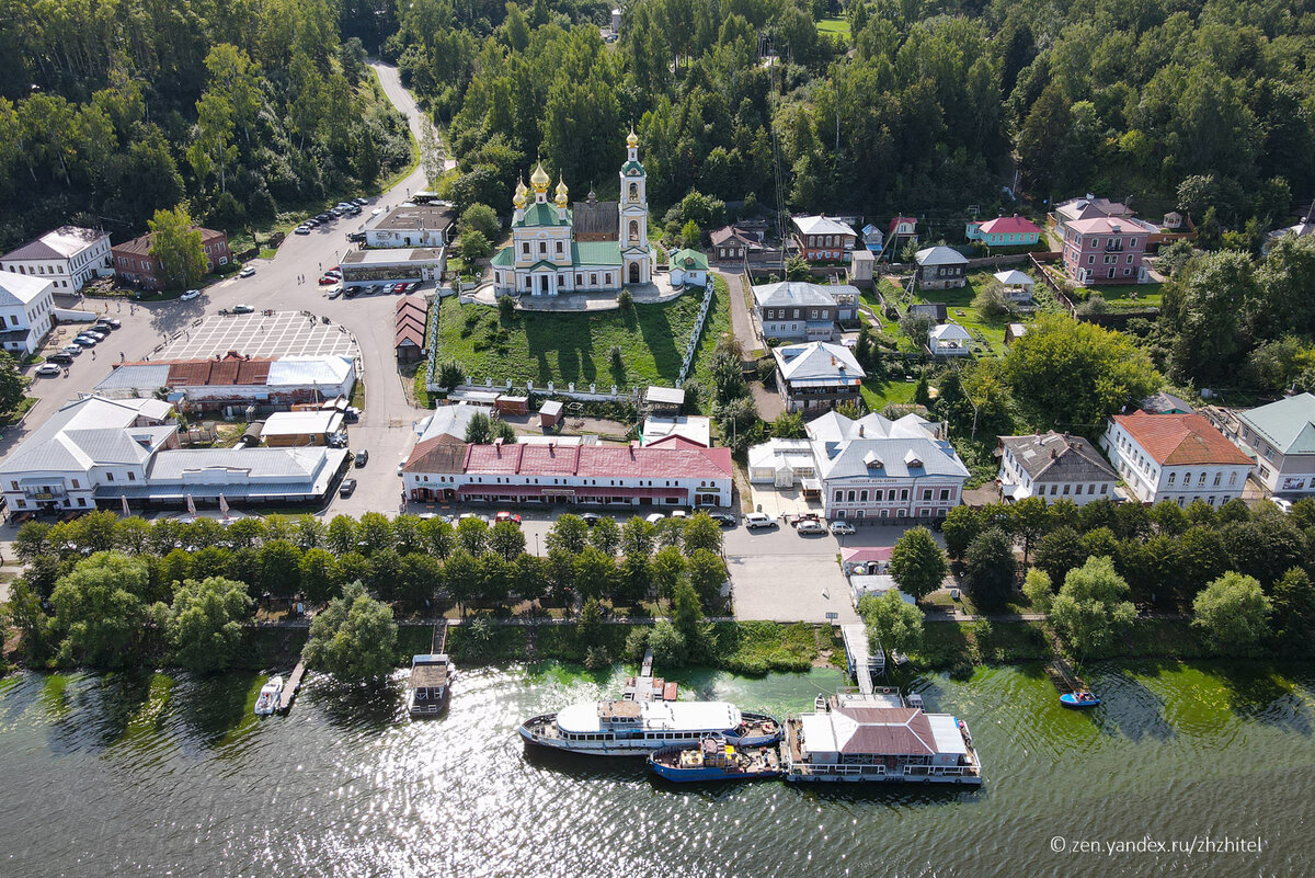Плёс вид на Торговую площадь и набережную