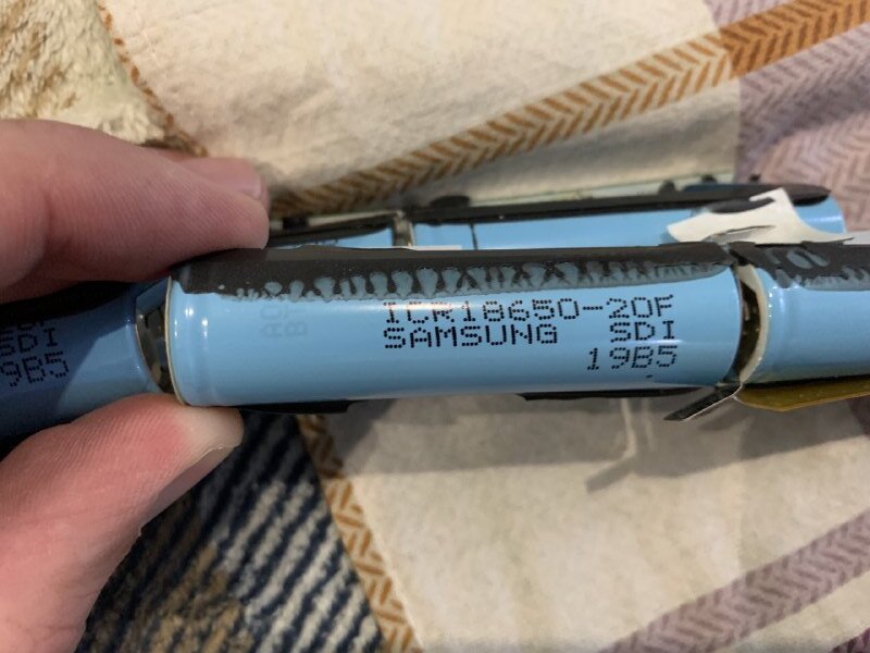 нуждающийся в замене аккумуляторный элемент.....