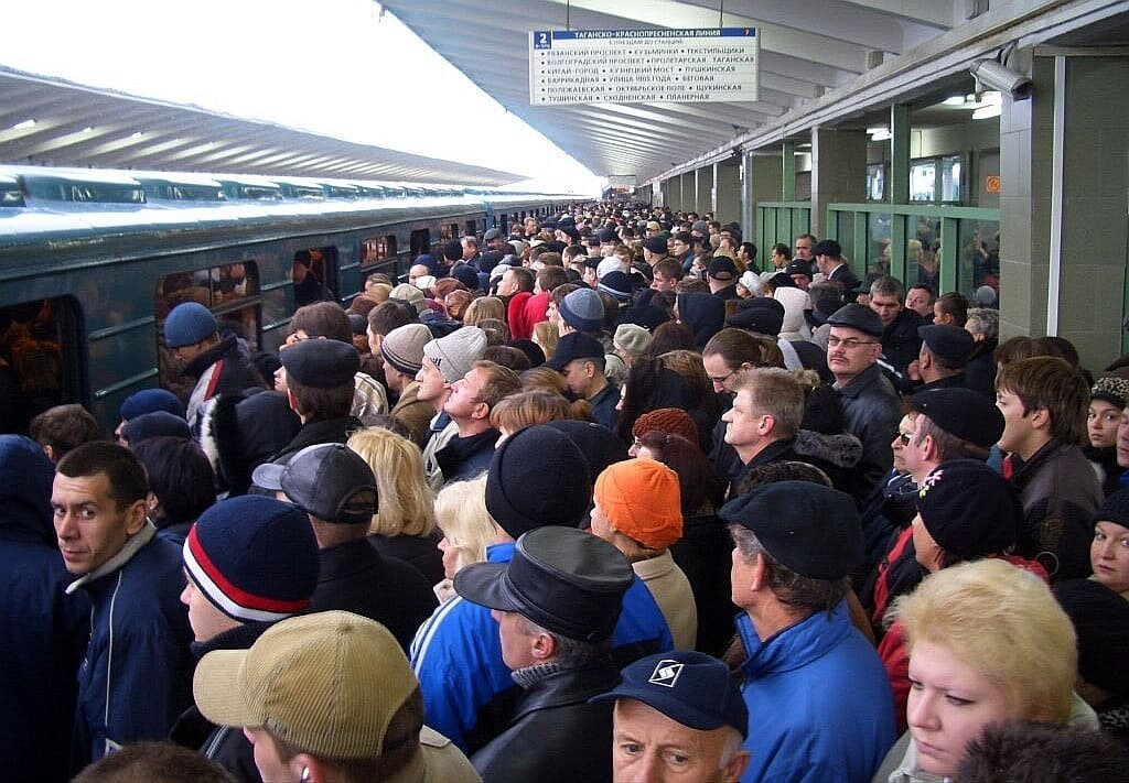 Проститутки возле метро Выхино