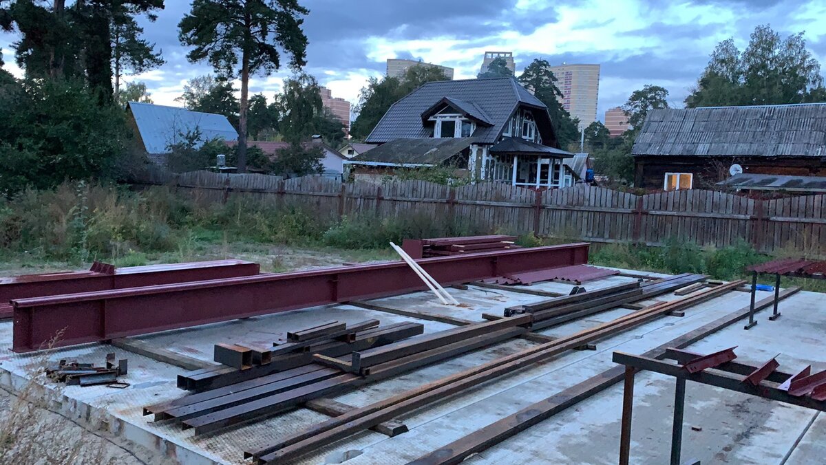 Вот из этого набора железок будет отличное здание.