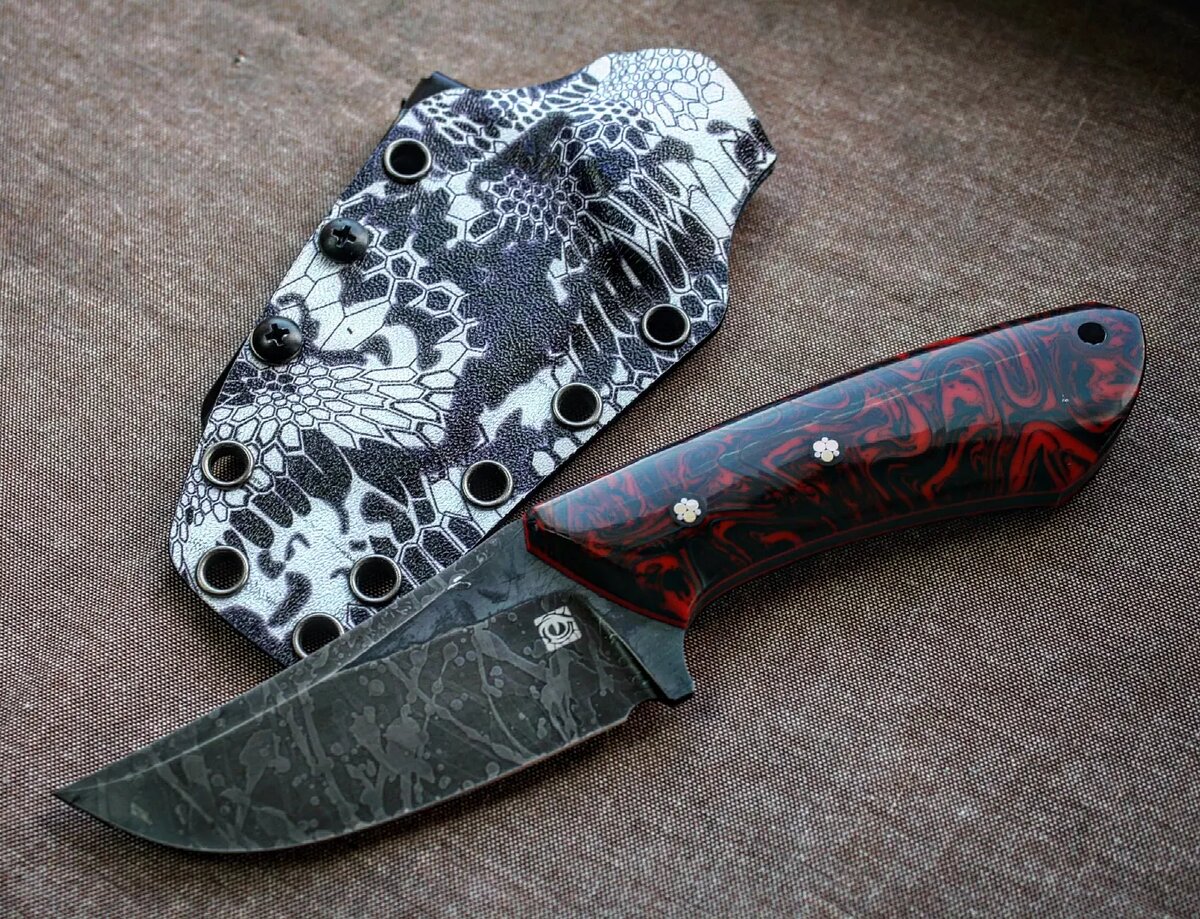 EDC Боуи. Фултанг из CPM 121 Rex, акриловый композит, кайдекс 