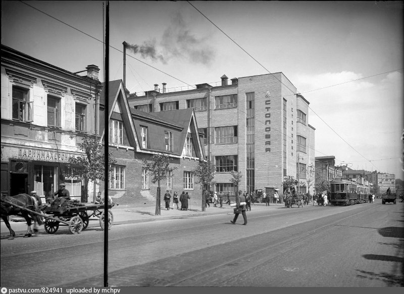 Фабрика-кухня на Малой Грузинской улице, 1930-1940. Вид с улицы Красная Пресня. Фото с сайта www.pastvu.com.