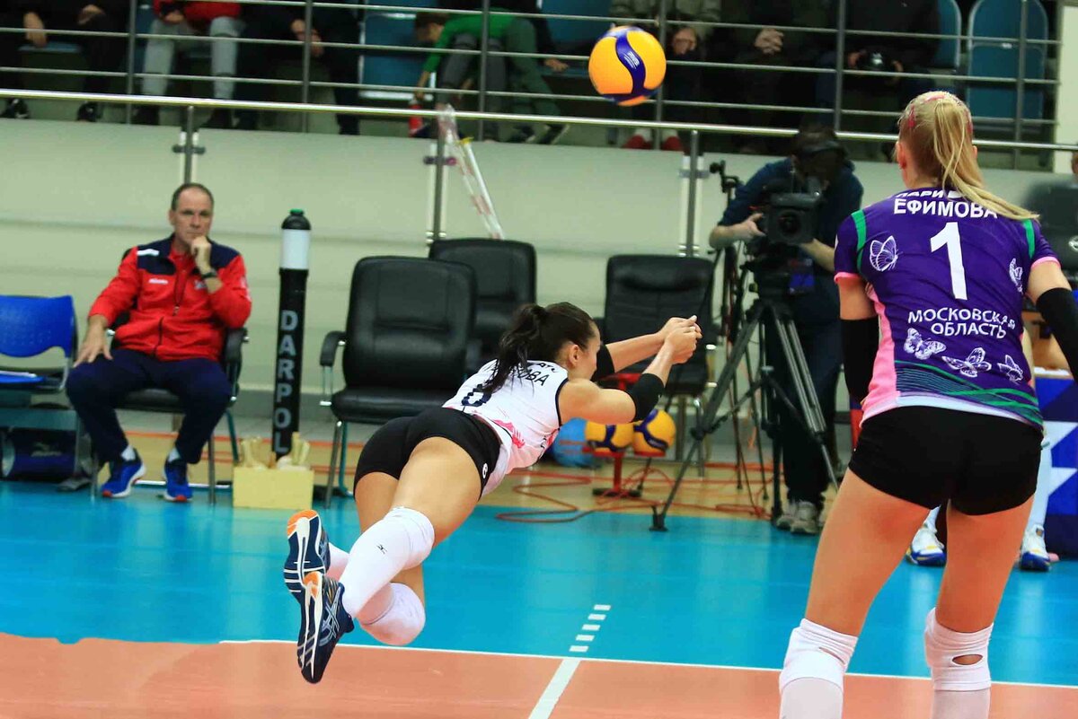 Большой волейбол для Кристины Курносовой, как и для многих ее сверстниц, начался в "Заречье". Фото: всероссийская федерация волейбола.